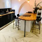 Superb 2 Bed Flat In Margate - Historic, Central Location!