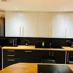 Superb 2 Bed Flat In Margate - Historic, Central Location!