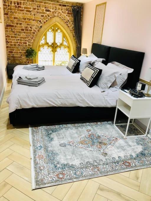 Apartment Superb 2 Bed Flat In - Historic, Location! Margate