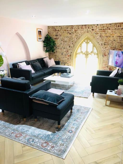 Superb 2 Bed Flat In - Historic, Location! Apartment Margate
